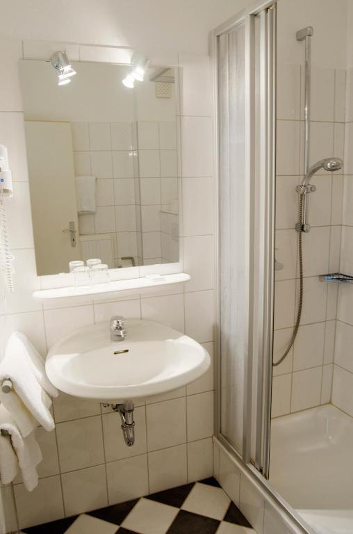 Hotel-Cafe "Schauinsland" Horn-Bad Meinberg Szoba fotó